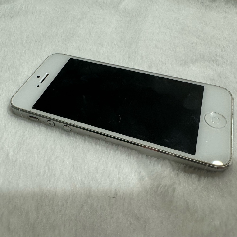 iPhone 5 - Picture 2 of 3